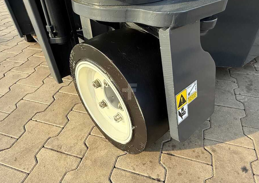 Pirun ritërheqës me 4 rrugë Combilift C3000CB / LPG / TRIPLEX – 6500MM / FREE LIFT / FORK POSITIONER / SIDE SHIFT / EXCELLENT CONDITION: foto 26