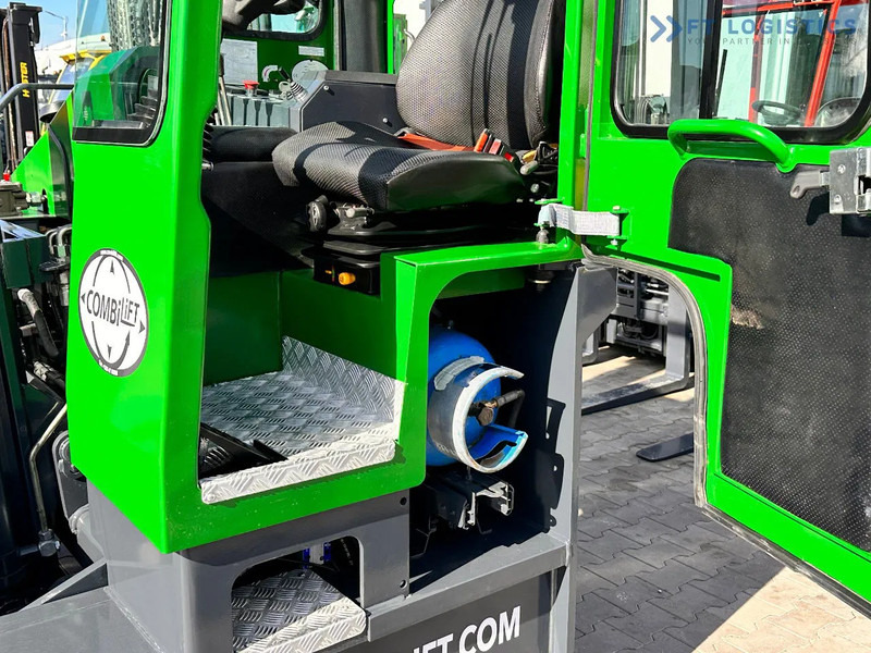 Combilift C4000 / LPG / DUPLEX / 4500MM / FREE LIFT / LIKE NEW C4000 / LPG / DUPLEX / 4500MM / FREE LIFT / LIKE NEW - Pirun ritërheqës me 4 rrugë: foto 5 Combilift C4000 / LPG / DUPLEX / 4500MM / FREE LIFT / LIKE NEW C4000 / LPG / DUPLEX / 4500MM / FREE LIFT / LIKE NEW - Pirun ritërheqës me 4 rrugë: foto 5