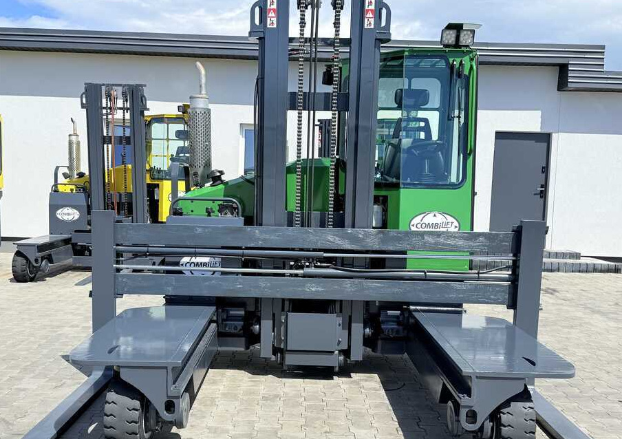 Combilift C4500 / DIESEL / DUPLEX - 4000MM / WIDE FORK POSITIONER 3150MM / FULL HEATED CABIN / ONLY 4859 HOURS / CONDITION – LIKE NEW! - Pirun ritërheqës me 4 rrugë: foto 4 Combilift C4500 / DIESEL / DUPLEX - 4000MM / WIDE FORK POSITIONER 3150MM / FULL HEATED CABIN / ONLY 4859 HOURS / CONDITION – LIKE NEW! - Pirun ritërheqës me 4 rrugë: foto 4