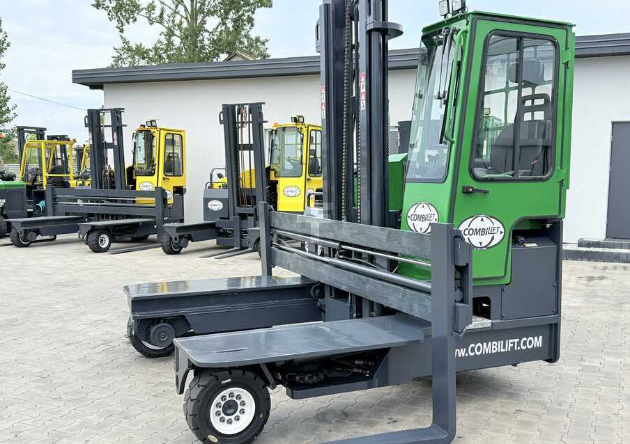 Combilift C4500 / DIESEL / DUPLEX 4000MM / WIDE FORK POSITIONER / HEATING / FULL CABIN / EXCELLENT CONDITION / A wide range of four-way and side loaders tailored to diverse needs and applications. - Pirun ritërheqës me 4 rrugë: foto 4 Combilift C4500 / DIESEL / DUPLEX 4000MM / WIDE FORK POSITIONER / HEATING / FULL CABIN / EXCELLENT CONDITION / A wide range of four-way and side loaders tailored to diverse needs and applications. - Pirun ritërheqës me 4 rrugë: foto 4