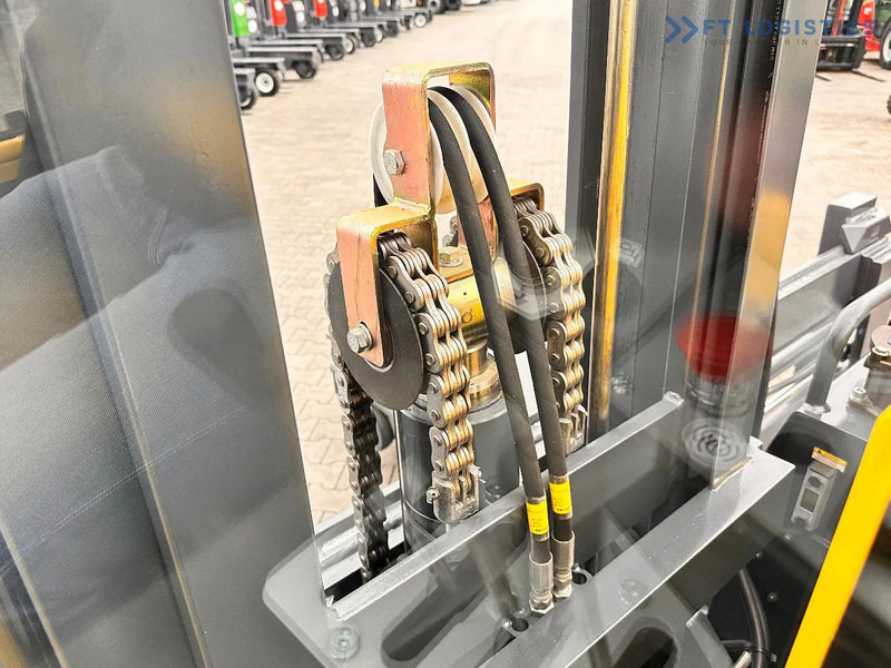 Combilift C4500 / DUPLEX / 4050MM / DIESEL / WIDE POSITIONER / FREE LIFT C4500 / DUPLEX / 4050MM / DIESEL / WIDE POSITIONER / FREE LIFT - Pirun ritërheqës me 4 rrugë: foto 2 Combilift C4500 / DUPLEX / 4050MM / DIESEL / WIDE POSITIONER / FREE LIFT C4500 / DUPLEX / 4050MM / DIESEL / WIDE POSITIONER / FREE LIFT - Pirun ritërheqës me 4 rrugë: foto 2