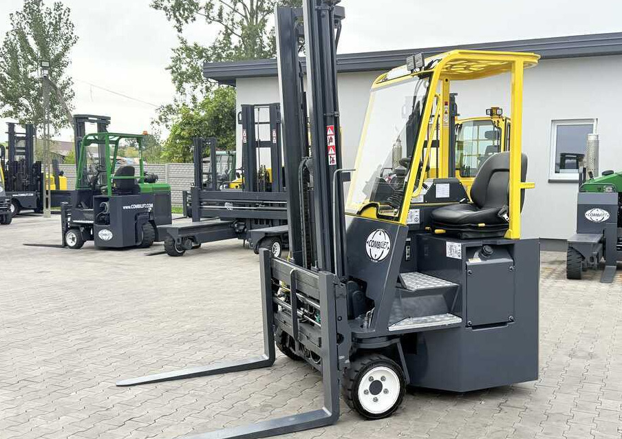 Combilift CB2500 / DUPLEX / 4100MM / DIESEL / FREE LIFT / FORK POSITIONER / SIDE SHIFT / LIKE NEW / Wide range of four-way and side loaders, tailored to diverse needs and applications - Pirun ritërheqës me 4 rrugë: foto 2 Combilift CB2500 / DUPLEX / 4100MM / DIESEL / FREE LIFT / FORK POSITIONER / SIDE SHIFT / LIKE NEW / Wide range of four-way and side loaders, tailored to diverse needs and applications - Pirun ritërheqës me 4 rrugë: foto 2