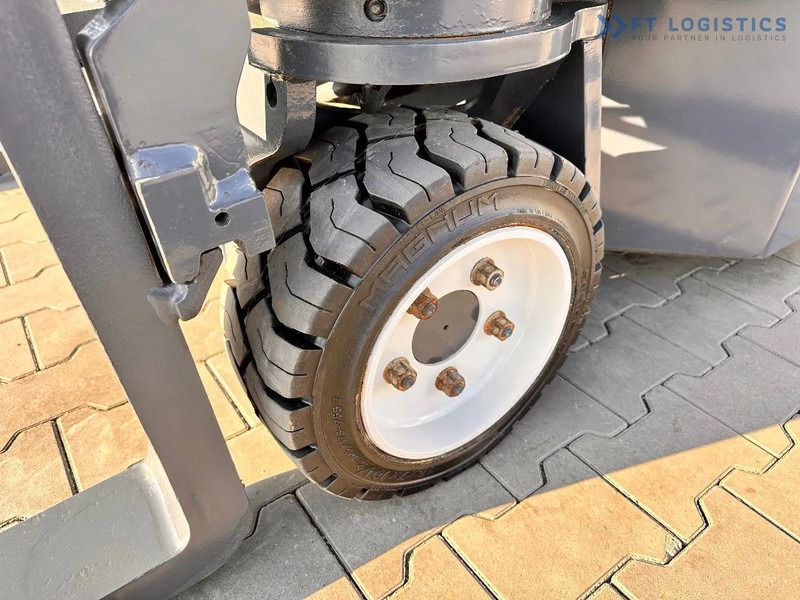 Combilift CB3000 / LPG / DUPLEX / 4000MM / FREE LIFT / NEW TIRES / LIKE NEW CB3000 / LPG / DUPLEX / 4000MM / FREE LIFT / NEW TIRES / LIKE - Pirun ritërheqës me 4 rrugë: foto 5 Combilift CB3000 / LPG / DUPLEX / 4000MM / FREE LIFT / NEW TIRES / LIKE NEW CB3000 / LPG / DUPLEX / 4000MM / FREE LIFT / NEW TIRES / LIKE - Pirun ritërheqës me 4 rrugë: foto 5
