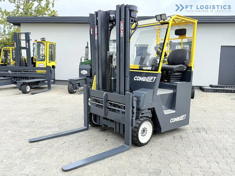 Combilift CB4000 / GAS / TRIPLEX 5200MM / FREE LIFT / FORK POSITIONER / SIDE SHIFT / EXCELLENT CONDITION / Wide range of four-way and side - Pirun ritërheqës me 4 rrugë: foto 4 Combilift CB4000 / GAS / TRIPLEX 5200MM / FREE LIFT / FORK POSITIONER / SIDE SHIFT / EXCELLENT CONDITION / Wide range of four-way and side - Pirun ritërheqës me 4 rrugë: foto 4