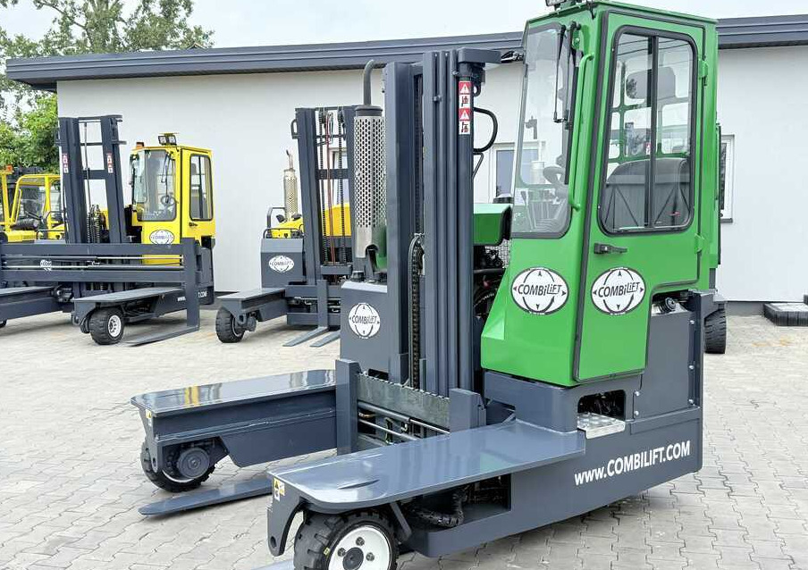 Combilift Combilift C3000 / DIESEL / TRIPLEX 4900MM / FREE LIFT / FORK POSITIONER / HEATING / FULL CABIN / PERFECT CONDITION / Wide range of four-way and side loaders, tailored to diverse needs and ap - Pirun ritërheqës me 4 rrugë: foto 2 Combilift Combilift C3000 / DIESEL / TRIPLEX 4900MM / FREE LIFT / FORK POSITIONER / HEATING / FULL CABIN / PERFECT CONDITION / Wide range of four-way and side loaders, tailored to diverse needs and ap - Pirun ritërheqës me 4 rrugë: foto 2