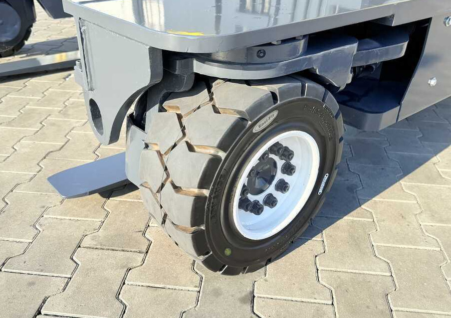 Combilift Combilift C5000 / DIESEL / TRIPLEX 6000MM / FREE LIFT / FORK POSITIONER / BUILT-IN SCALE / HEATING / FULL CABIN / PERFECT CONDITION We offer a wide range of four-way and side loaders, tailor - Pirun ritërheqës me 4 rrugë: foto 4 Combilift Combilift C5000 / DIESEL / TRIPLEX 6000MM / FREE LIFT / FORK POSITIONER / BUILT-IN SCALE / HEATING / FULL CABIN / PERFECT CONDITION We offer a wide range of four-way and side loaders, tailor - Pirun ritërheqës me 4 rrugë: foto 4