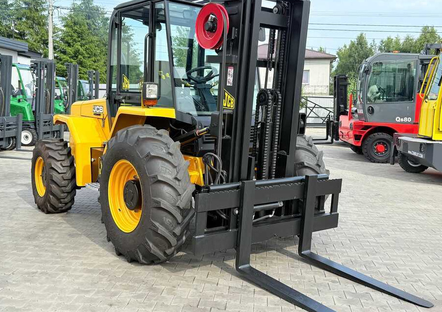 JCB 940 / DIESEL / TRIPLEX 4500MM / FORK POSITIONER / FORK SIDESHIFT / 4T / NEW TYRES / LIKE NEW - Ngarkues me pirun për terren të ashpër: foto 5 JCB 940 / DIESEL / TRIPLEX 4500MM / FORK POSITIONER / FORK SIDESHIFT / 4T / NEW TYRES / LIKE NEW - Ngarkues me pirun për terren të ashpër: foto 5