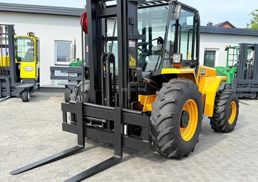 JCB 940 / DIESEL / TRIPLEX 4500MM / FORK POSITIONER / FORK SIDESHIFT / 4T / NEW TYRES / LIKE NEW - Ngarkues me pirun për terren të ashpër: foto 3 JCB 940 / DIESEL / TRIPLEX 4500MM / FORK POSITIONER / FORK SIDESHIFT / 4T / NEW TYRES / LIKE NEW - Ngarkues me pirun për terren të ashpër: foto 3
