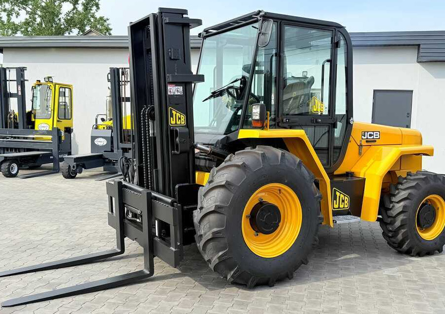 JCB 940 / DIESEL / TRIPLEX 4500MM / FORK POSITIONER / FORK SIDESHIFT / 4T / NEW TYRES / LIKE NEW - Ngarkues me pirun për terren të ashpër: foto 2 JCB 940 / DIESEL / TRIPLEX 4500MM / FORK POSITIONER / FORK SIDESHIFT / 4T / NEW TYRES / LIKE NEW - Ngarkues me pirun për terren të ashpër: foto 2