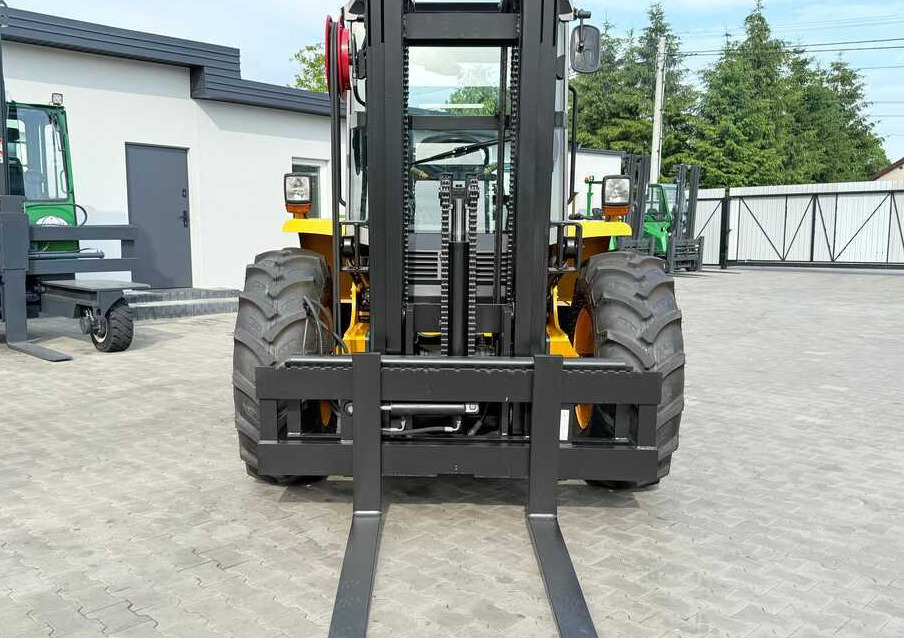 JCB 940 / DIESEL / TRIPLEX 4500MM / FORK POSITIONER / FORK SIDESHIFT / 4T / NEW TYRES / LIKE NEW - Ngarkues me pirun për terren të ashpër: foto 4 JCB 940 / DIESEL / TRIPLEX 4500MM / FORK POSITIONER / FORK SIDESHIFT / 4T / NEW TYRES / LIKE NEW - Ngarkues me pirun për terren të ashpër: foto 4