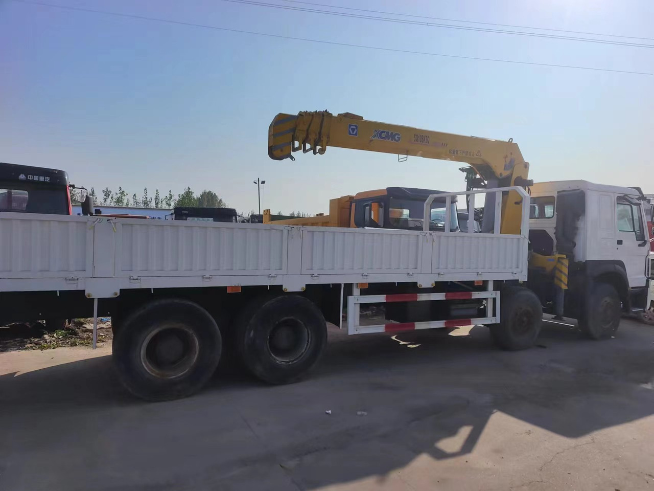 HOWO HOWO 371 chassis,10 TONS crane truck - Kamion me vinç: foto 4 HOWO HOWO 371 chassis,10 TONS crane truck - Kamion me vinç: foto 4