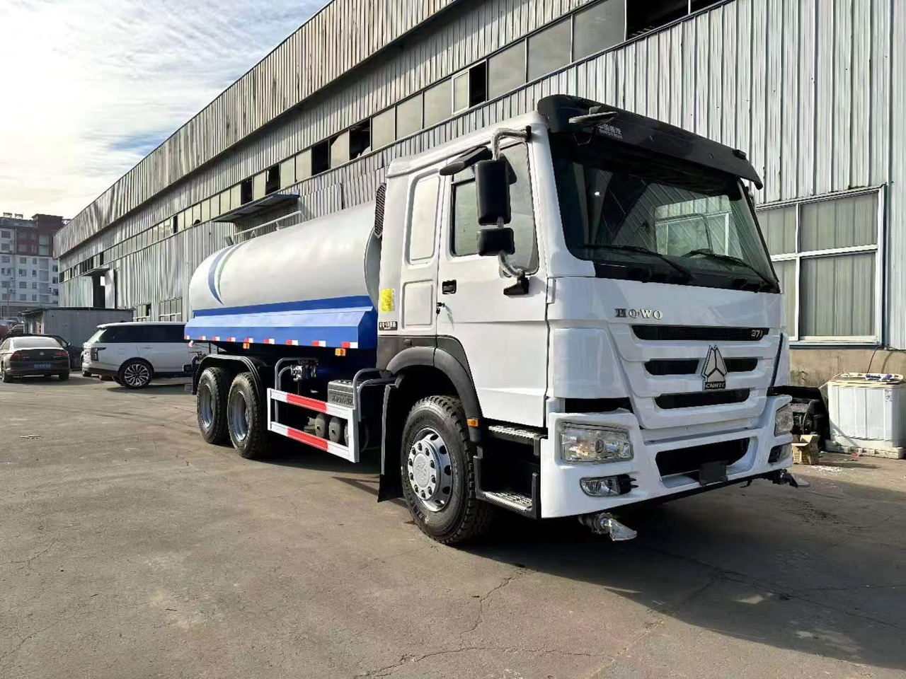 SINOTRUK 20 cubic meters tanker - Autobot: foto 1 SINOTRUK 20 cubic meters tanker - Autobot: foto 1