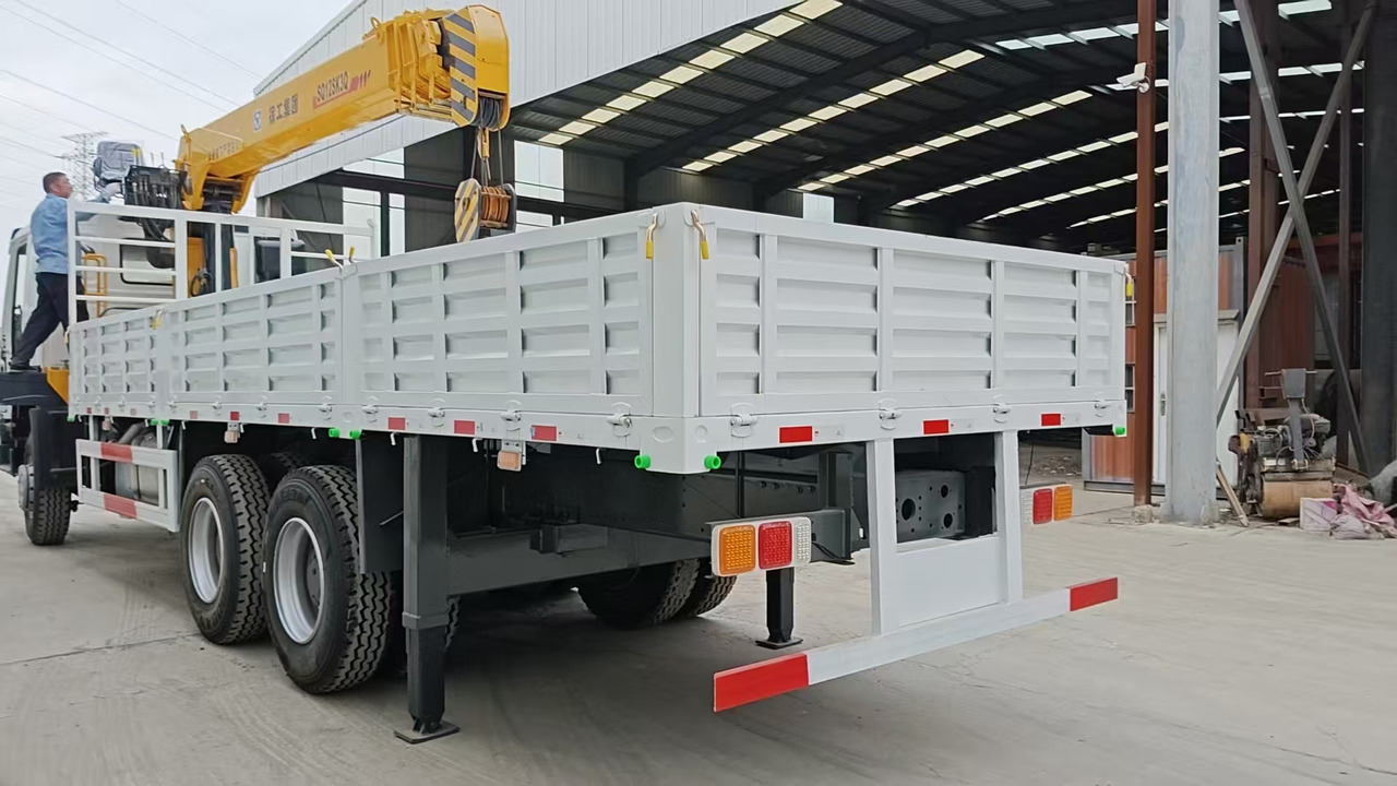 XCMG,HOWO HOWO 371 chassis,SQ12SK3Q crane truck - Kamion me vinç: foto 4 XCMG,HOWO HOWO 371 chassis,SQ12SK3Q crane truck - Kamion me vinç: foto 4