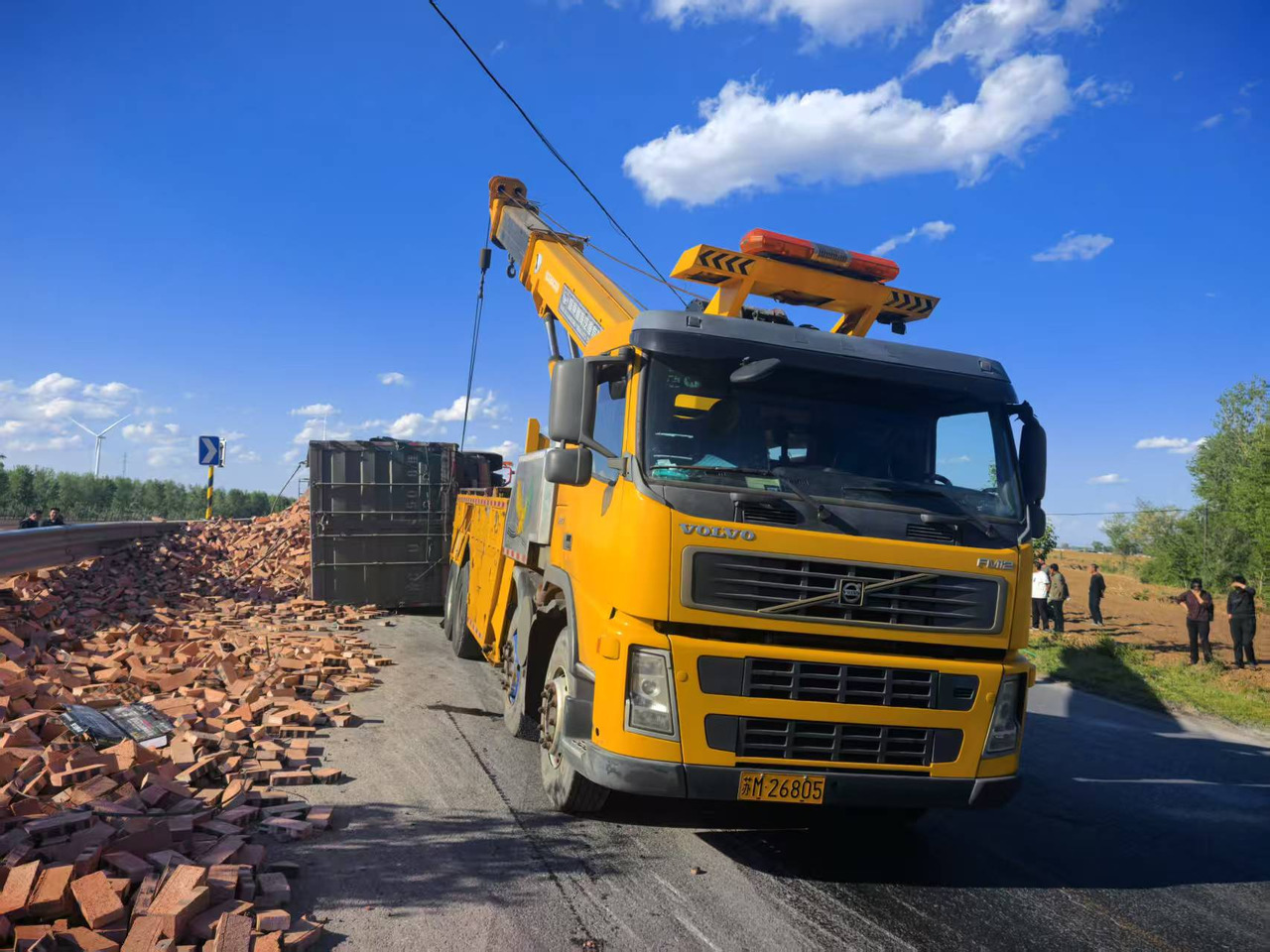 XCMG crane truck 70t - Kamion me vinç: foto 2 XCMG crane truck 70t - Kamion me vinç: foto 2