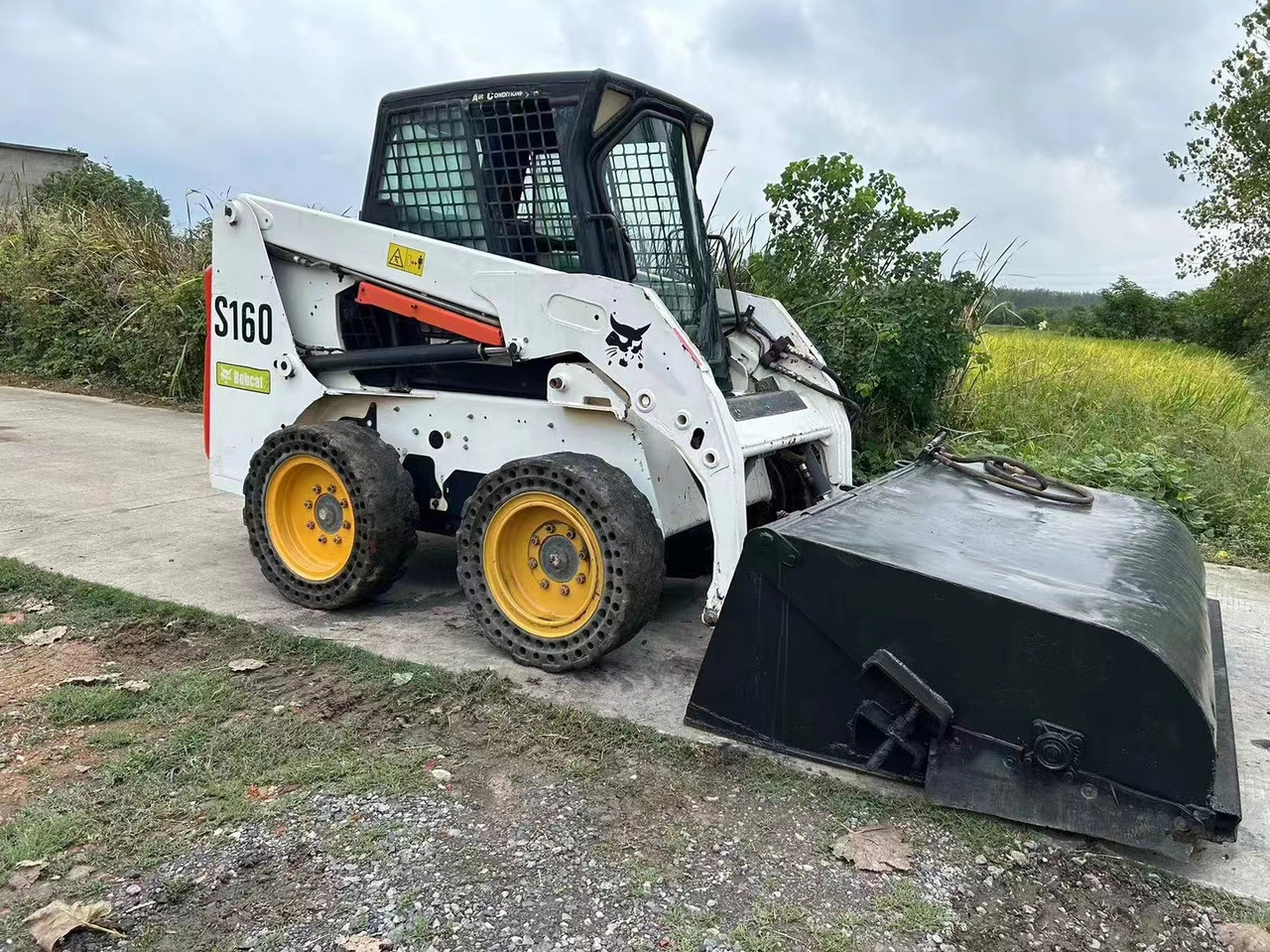 BOBCAT Second-hand Excellent Skidsteer Bobcat S160 - Mini fadrom: foto 1 BOBCAT Second-hand Excellent Skidsteer Bobcat S160 - Mini fadrom: foto 1