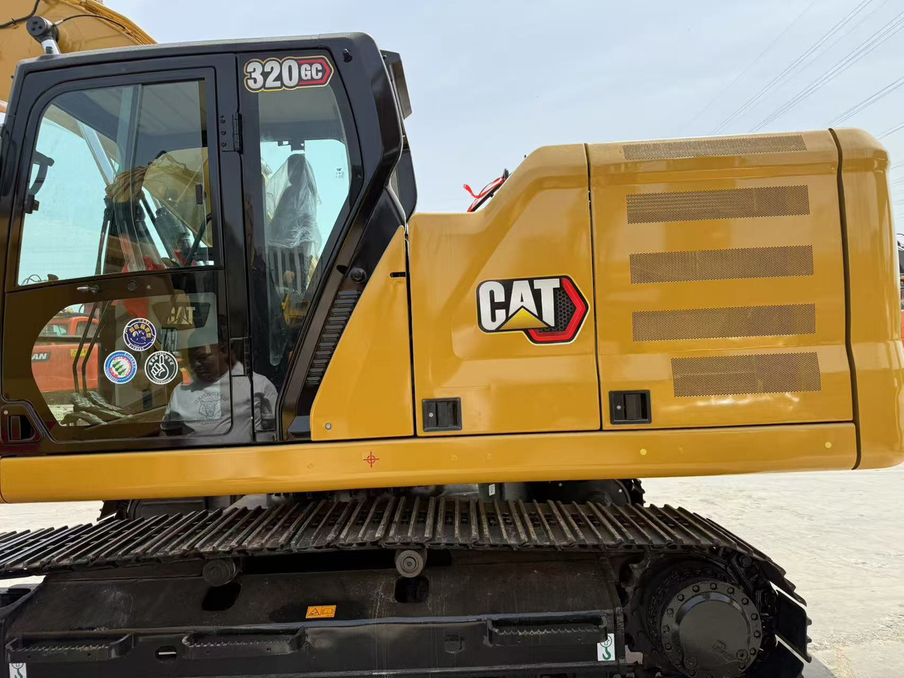 CATERPILLAR 320GC - Ekskavator me zinxhirë: foto 1 CATERPILLAR 320GC - Ekskavator me zinxhirë: foto 1