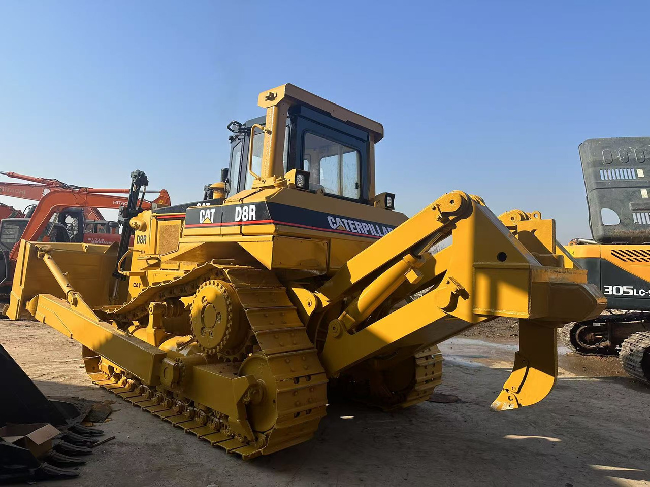CATERPILLAR Used Bulldozer D8R Hotsale D6R D7G - Buldozer: foto 2 CATERPILLAR Used Bulldozer D8R Hotsale D6R D7G - Buldozer: foto 2