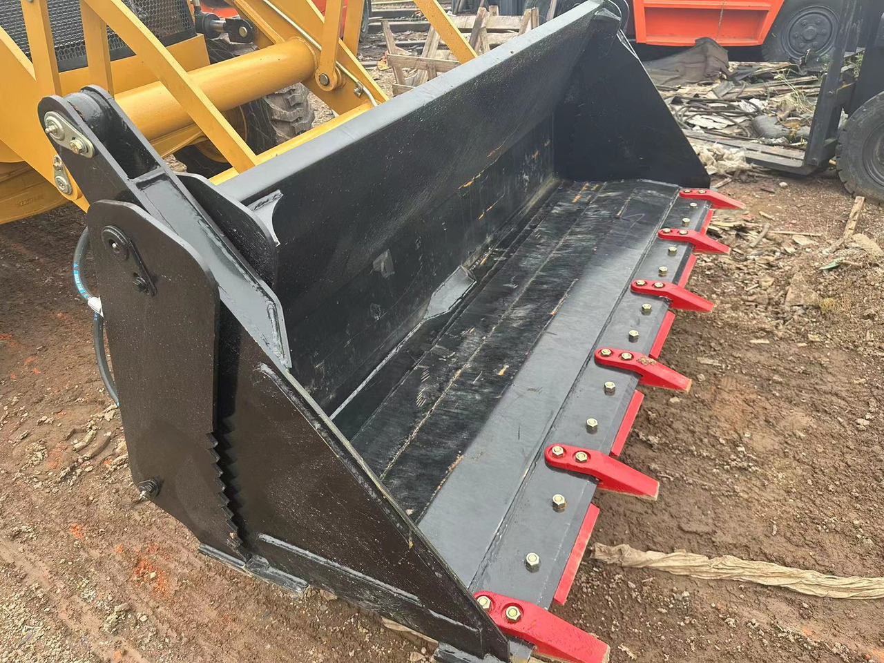 CATERPILLAR Used Good Condition Backhoe Loader CAT420F - Fadromë me shkarkim nga prapa: foto 5 CATERPILLAR Used Good Condition Backhoe Loader CAT420F - Fadromë me shkarkim nga prapa: foto 5