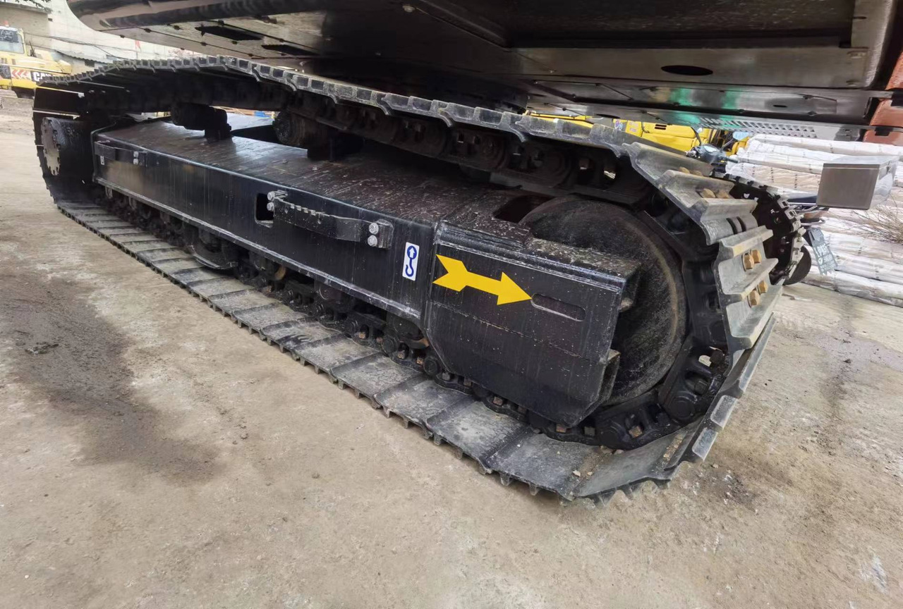 CRAWLER EXCAVATOR Used Hitachi ZX200-3G Excavator for Sale - Low Hours, Full Documentation - Ekskavator me zinxhirë: foto 3 CRAWLER EXCAVATOR Used Hitachi ZX200-3G Excavator for Sale - Low Hours, Full Documentation - Ekskavator me zinxhirë: foto 3