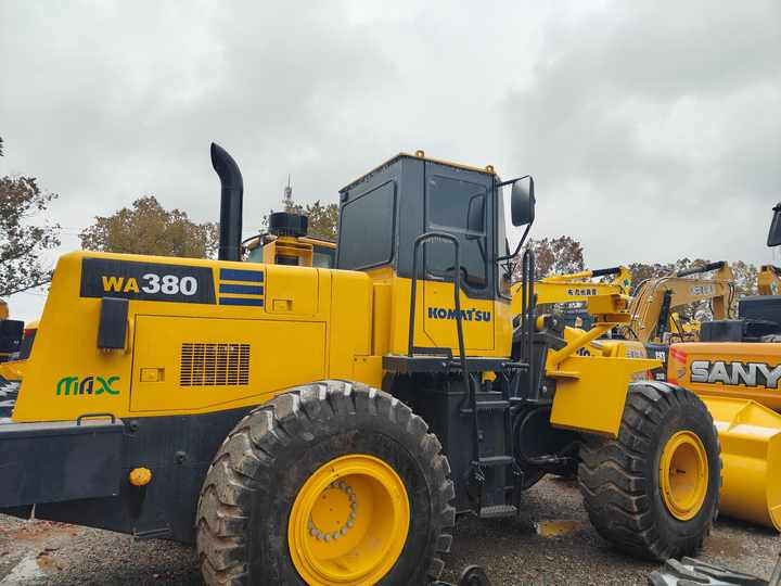 Certified Pre-Owned Komatsu WA380-3 | Heavy-Duty Loader for Mining/ Construction - Price Negotiable! - Fadromë me shkarkim nga prapa: foto 4 Certified Pre-Owned Komatsu WA380-3 | Heavy-Duty Loader for Mining/ Construction - Price Negotiable! - Fadromë me shkarkim nga prapa: foto 4