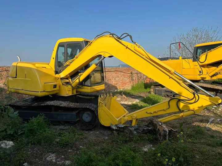 Cheap Used Komatsu PC60-7 Crawler Excavator with High Efficiency Used Heavy Machinery Komatsu P60-7 Digger Cheap for Sale - Ekskavator me zinxhirë: foto 5 Cheap Used Komatsu PC60-7 Crawler Excavator with High Efficiency Used Heavy Machinery Komatsu P60-7 Digger Cheap for Sale - Ekskavator me zinxhirë: foto 5