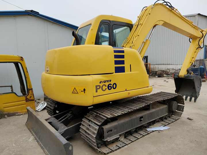 Cheap Used Komatsu PC60-7 Crawler Excavator with High Efficiency Used Heavy Machinery Komatsu P60-7 Digger Cheap for Sale - Ekskavator me zinxhirë: foto 3 Cheap Used Komatsu PC60-7 Crawler Excavator with High Efficiency Used Heavy Machinery Komatsu P60-7 Digger Cheap for Sale - Ekskavator me zinxhirë: foto 3