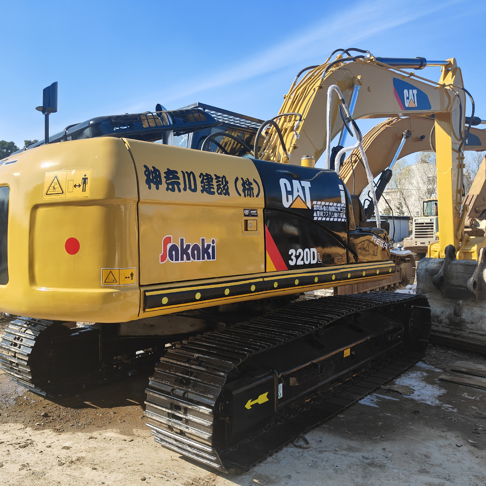 EXCAVATOR Used Cat Excavator Japan 20 Tons Digger Machinery Caterpillar CAT 320D for Sale Cat - Ekskavator me zinxhirë: foto 3 EXCAVATOR Used Cat Excavator Japan 20 Tons Digger Machinery Caterpillar CAT 320D for Sale Cat - Ekskavator me zinxhirë: foto 3
