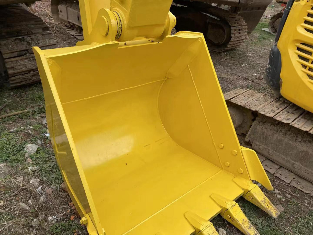 KOMATSU Used Excavator PC200-7 second-hand high quality - Ekskavator me zinxhirë: foto 2 KOMATSU Used Excavator PC200-7 second-hand high quality - Ekskavator me zinxhirë: foto 2