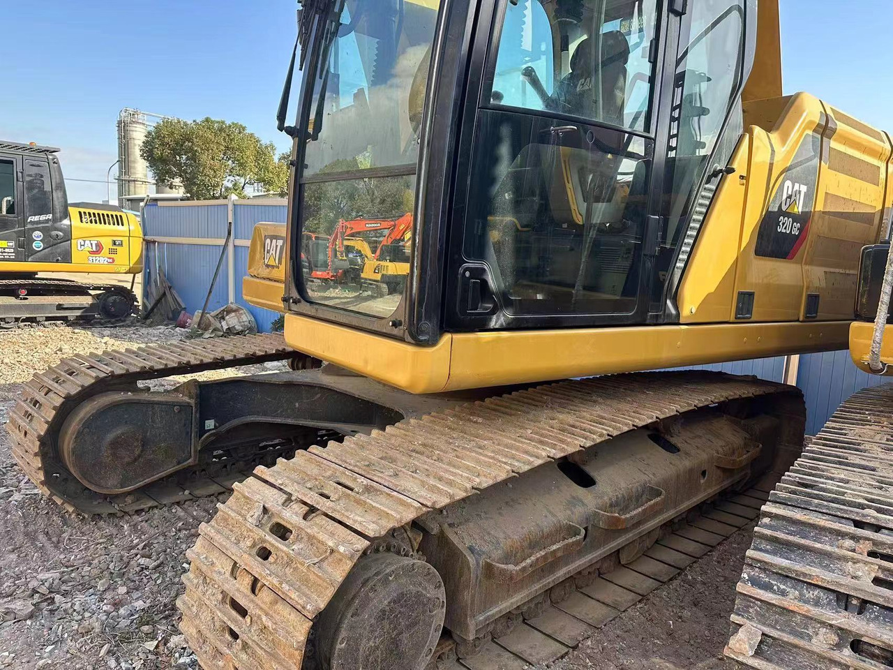 EXCAVATOR Used CAT 320GC Hydraulic Excavator Caterpillar Multi-Function Used Excavator with Hammer for Construction Project - Makineri ndërtimi: foto 2 EXCAVATOR Used CAT 320GC Hydraulic Excavator Caterpillar Multi-Function Used Excavator with Hammer for Construction Project - Makineri ndërtimi: foto 2