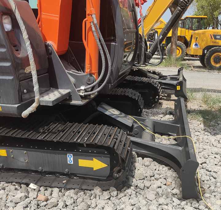 Original Japan Hitachi ZX60 Excavator Hitachi Excavator in Low Price for Hot Sale - Ekskavator me zinxhirë: foto 5 Original Japan Hitachi ZX60 Excavator Hitachi Excavator in Low Price for Hot Sale - Ekskavator me zinxhirë: foto 5