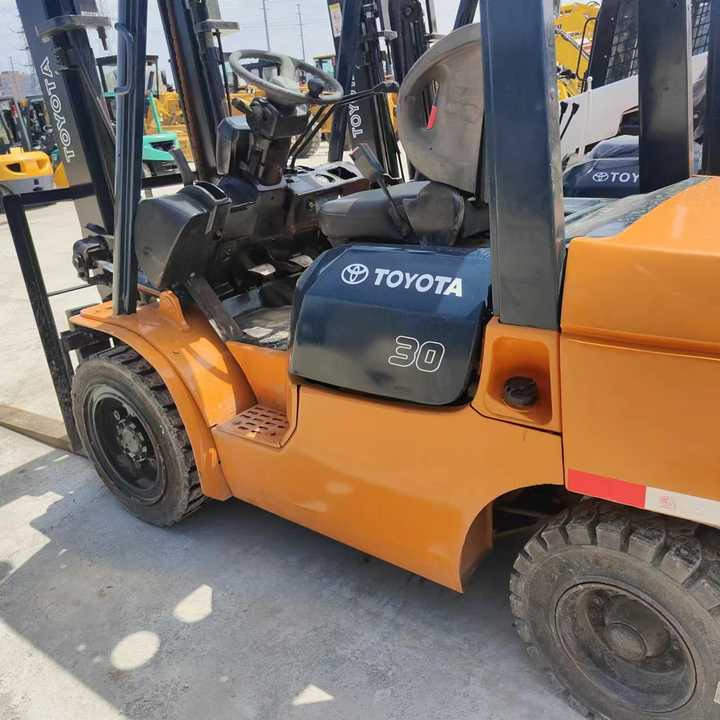 Secod Hand Japanese Brand Toyota 30 Forklift Mini 3 Ton Forklift with Good Performance and Less Working Time for Sale - Pirun ngritës: foto 5 Secod Hand Japanese Brand Toyota 30 Forklift Mini 3 Ton Forklift with Good Performance and Less Working Time for Sale - Pirun ngritës: foto 5