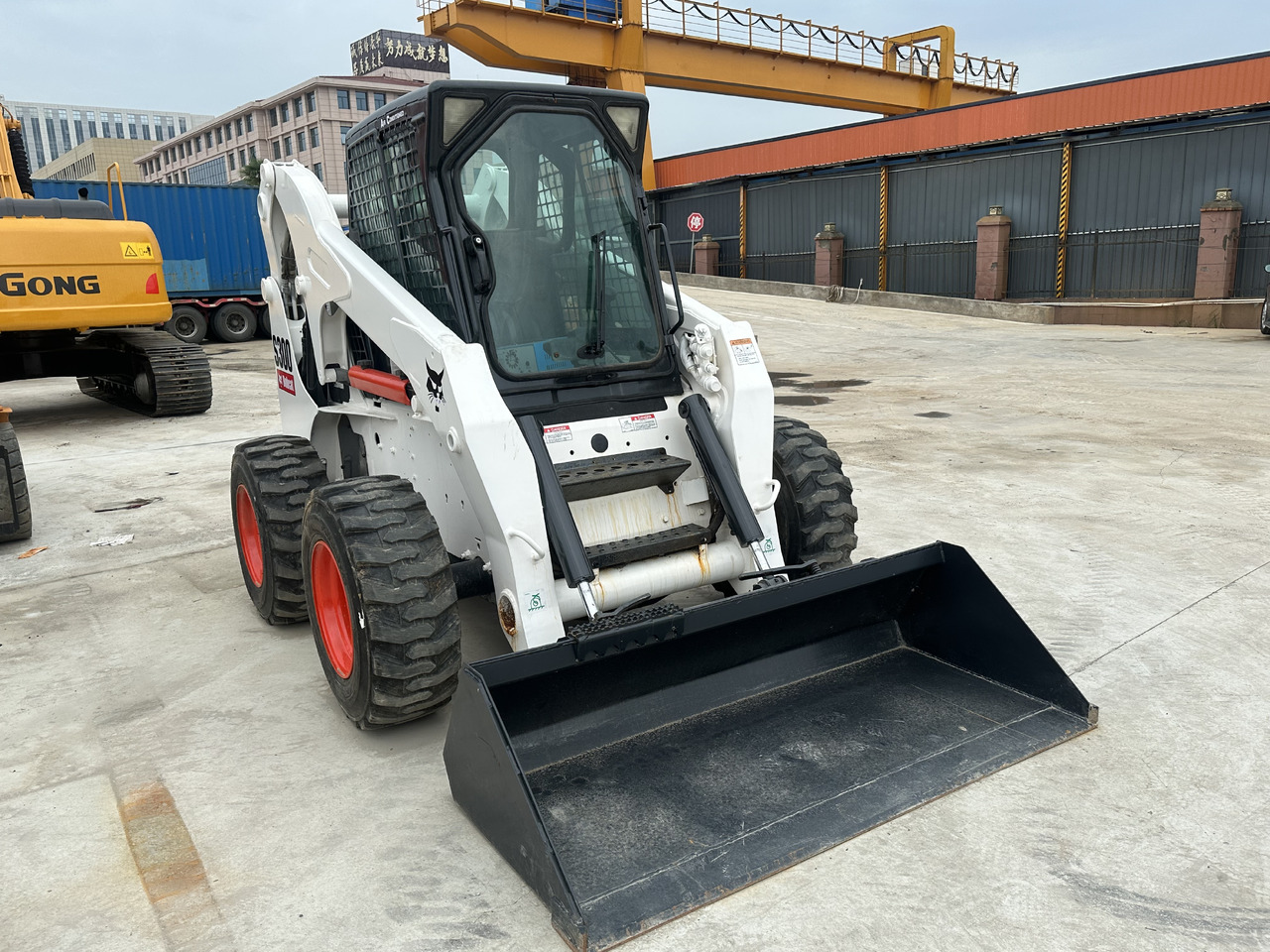 Second hand Hot sale skid-steers Bobcat S300 - Mini fadrom: foto 3 Second hand Hot sale skid-steers Bobcat S300 - Mini fadrom: foto 3