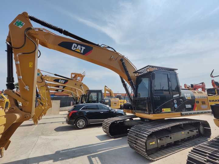 USED CAT 320 Excavator with Wide Track Shoe for Sale - Ekskavator: foto 2 USED CAT 320 Excavator with Wide Track Shoe for Sale - Ekskavator: foto 2