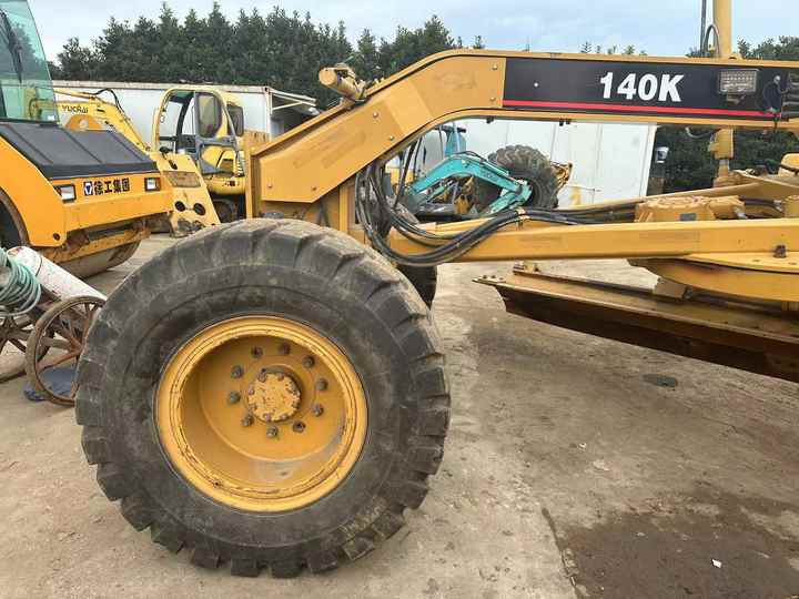 Used Caterpillar CAT 140k Land Road Motor Grader CAT140k Used Grader Cheap Price for Sale - Makinë niveluese: foto 4 Used Caterpillar CAT 140k Land Road Motor Grader CAT140k Used Grader Cheap Price for Sale - Makinë niveluese: foto 4