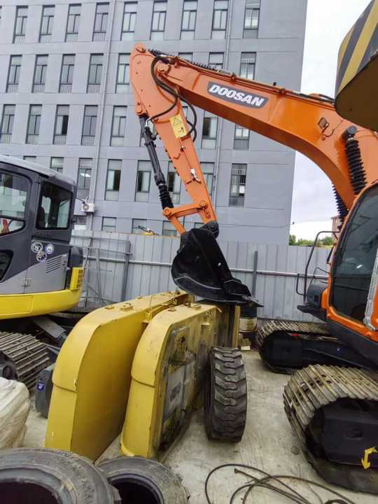 Used Digger DOOSAN DX140 Construction Machinery Construction Digger Used DOOSAN DX140 Cheap Excavator - Ekskavator me zinxhirë: foto 5 Used Digger DOOSAN DX140 Construction Machinery Construction Digger Used DOOSAN DX140 Cheap Excavator - Ekskavator me zinxhirë: foto 5
