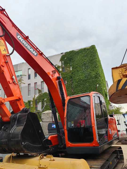 Used Digger DOOSAN DX140 Construction Machinery Construction Digger Used DOOSAN DX140 Cheap Excavator - Ekskavator me zinxhirë: foto 4 Used Digger DOOSAN DX140 Construction Machinery Construction Digger Used DOOSAN DX140 Cheap Excavator - Ekskavator me zinxhirë: foto 4