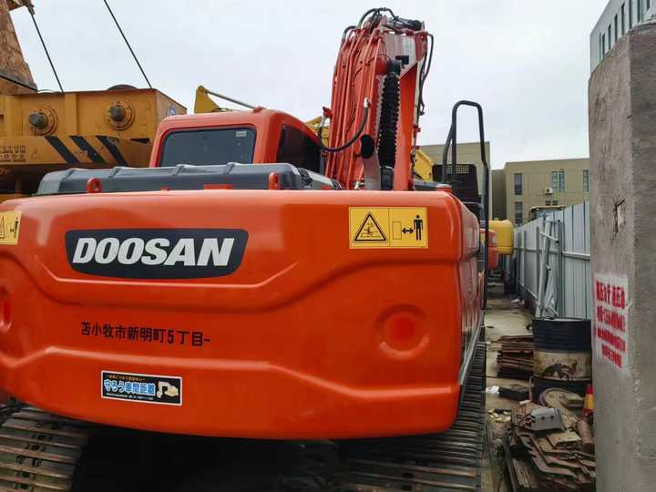 Used Digger DOOSAN DX140 Construction Machinery Construction Digger Used DOOSAN DX140 Cheap Excavator - Ekskavator me zinxhirë: foto 2 Used Digger DOOSAN DX140 Construction Machinery Construction Digger Used DOOSAN DX140 Cheap Excavator - Ekskavator me zinxhirë: foto 2