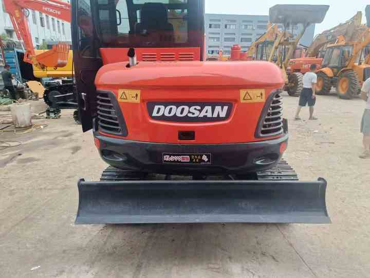 Used Digger DOOSAN DX55 Construction Machinery Construction Digger Used DOOSAN DX55 Cheap Excavator - Ekskavator me zinxhirë: foto 2 Used Digger DOOSAN DX55 Construction Machinery Construction Digger Used DOOSAN DX55 Cheap Excavator - Ekskavator me zinxhirë: foto 2