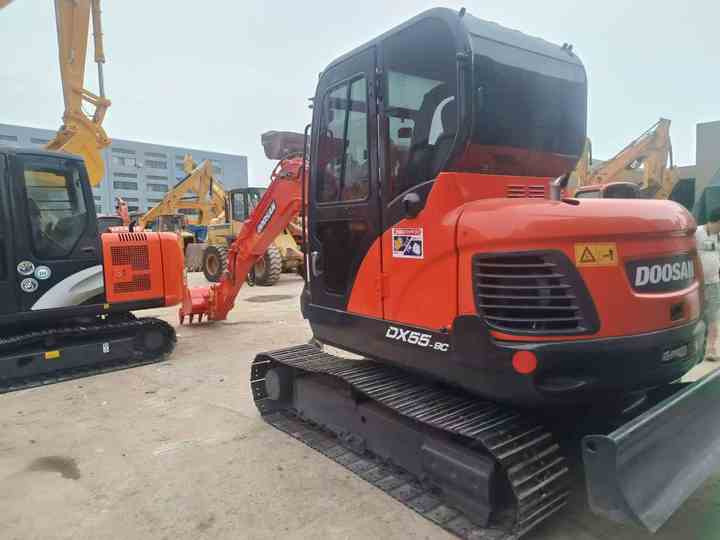 Used Digger DOOSAN DX55 Construction Machinery Construction Digger Used DOOSAN DX55 Cheap Excavator - Ekskavator me zinxhirë: foto 3 Used Digger DOOSAN DX55 Construction Machinery Construction Digger Used DOOSAN DX55 Cheap Excavator - Ekskavator me zinxhirë: foto 3