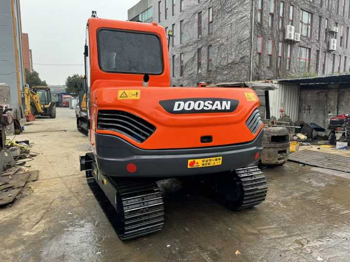 Used Digger DOOSAN DX75 Construction Machinery Construction Digger Used DOOSAN DX75 Cheap Excavator - Ekskavator me zinxhirë: foto 3 Used Digger DOOSAN DX75 Construction Machinery Construction Digger Used DOOSAN DX75 Cheap Excavator - Ekskavator me zinxhirë: foto 3