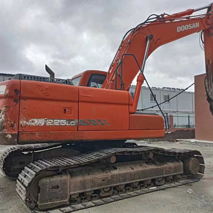 Used Digger Doosan DX225LC-9T Construction Machinery Construction Digger Used Doosan DX225LC-9T Cheap Excavator - Ekskavator me zinxhirë: foto 1 Used Digger Doosan DX225LC-9T Construction Machinery Construction Digger Used Doosan DX225LC-9T Cheap Excavator - Ekskavator me zinxhirë: foto 1