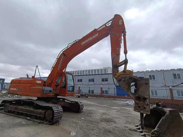 Used Digger Doosan DX225LC-9T Construction Machinery Construction Digger Used Doosan DX225LC-9T Cheap Excavator - Ekskavator me zinxhirë: foto 4 Used Digger Doosan DX225LC-9T Construction Machinery Construction Digger Used Doosan DX225LC-9T Cheap Excavator - Ekskavator me zinxhirë: foto 4