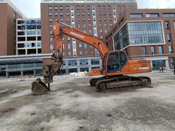 Used Digger Doosan DX225LC-9T Construction Machinery Construction Digger Used Doosan DX225LC-9T Cheap Excavator - Ekskavator me zinxhirë: foto 2 Used Digger Doosan DX225LC-9T Construction Machinery Construction Digger Used Doosan DX225LC-9T Cheap Excavator - Ekskavator me zinxhirë: foto 2