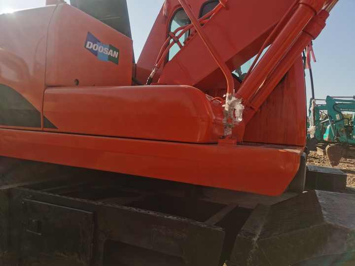 Used Digger Doosan Dh150w-7 Construction Machinery Construction Digger Used Doosan Dh150w-7 Cheap Excavator - Ekskavator me zinxhirë: foto 5 Used Digger Doosan Dh150w-7 Construction Machinery Construction Digger Used Doosan Dh150w-7 Cheap Excavator - Ekskavator me zinxhirë: foto 5