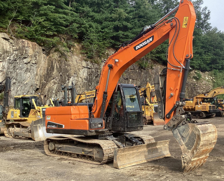 Used Excavator Doosan DX140 Excavators Mini Equipment Earth Moving Machinery Doosan Digger Excavator for Sale - Ekskavator me zinxhirë: foto 2 Used Excavator Doosan DX140 Excavators Mini Equipment Earth Moving Machinery Doosan Digger Excavator for Sale - Ekskavator me zinxhirë: foto 2