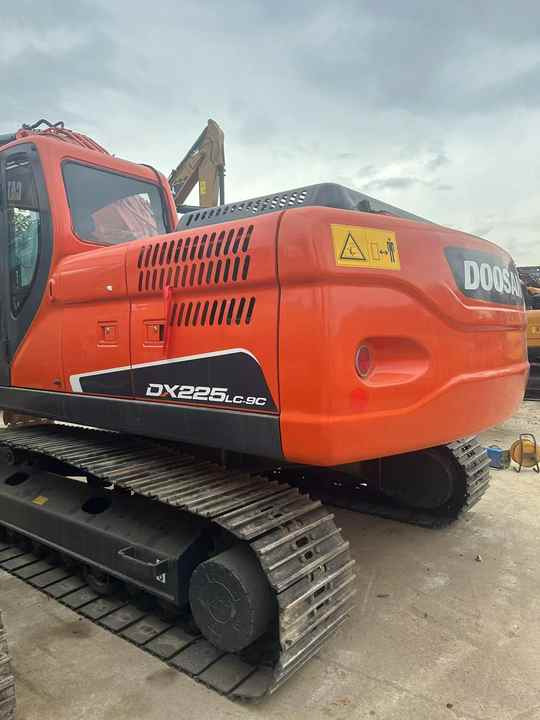 Used Excavator Doosan DX225LC-9 Excavators Mini Equipment Earth Moving Machinery Doosan Digger Excavator for Sale - Ekskavator me zinxhirë: foto 4 Used Excavator Doosan DX225LC-9 Excavators Mini Equipment Earth Moving Machinery Doosan Digger Excavator for Sale - Ekskavator me zinxhirë: foto 4