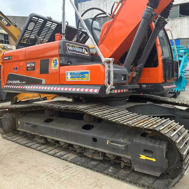 Used Excavator Doosan DX225LC-9 Excavators Mini Equipment Earth Moving Machinery Doosan Digger Excavator for Sale - Ekskavator me zinxhirë: foto 1 Used Excavator Doosan DX225LC-9 Excavators Mini Equipment Earth Moving Machinery Doosan Digger Excavator for Sale - Ekskavator me zinxhirë: foto 1