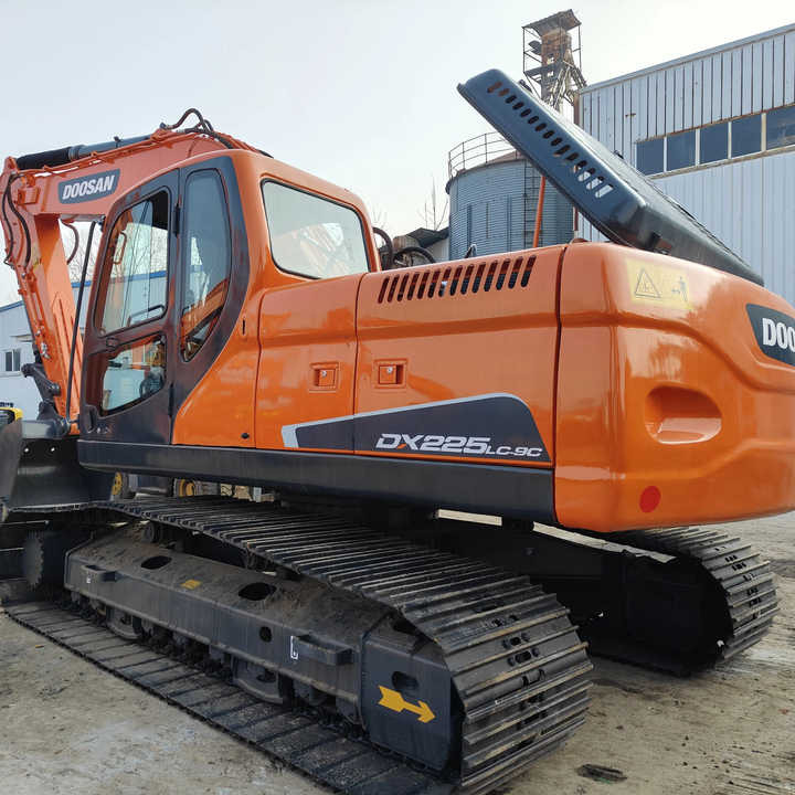 Used Excavator Doosan DX225LC-9 Excavators Mini Equipment Earth Moving Machinery Doosan Digger Excavator for Sale - Ekskavator me zinxhirë: foto 1 Used Excavator Doosan DX225LC-9 Excavators Mini Equipment Earth Moving Machinery Doosan Digger Excavator for Sale - Ekskavator me zinxhirë: foto 1