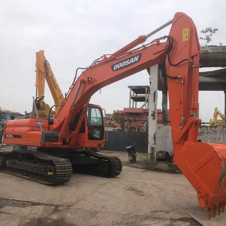 Used Excavator Doosan DX225LC Excavators Mini Equipment Earth Moving Machinery Doosan Digger Excavator for Sale - Ekskavator me zinxhirë: foto 3 Used Excavator Doosan DX225LC Excavators Mini Equipment Earth Moving Machinery Doosan Digger Excavator for Sale - Ekskavator me zinxhirë: foto 3