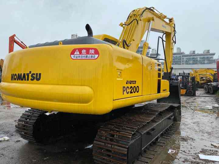 Used Good Quality Japan Original PC200-6 in Good Condition PC200-6 Komatsu - Ekskavator me zinxhirë: foto 3 Used Good Quality Japan Original PC200-6 in Good Condition PC200-6 Komatsu - Ekskavator me zinxhirë: foto 3